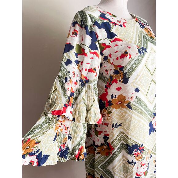 NWT C Est 1946 Flutter Sleeve Floral Sheath Dress. Size Small. - Picture 4 of 6